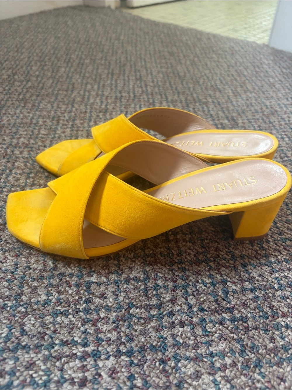 Stuart Weitzman ALETHA 50 SUNFLOWER YELLOW Sandal size 8.5 - Picture 3 of 7